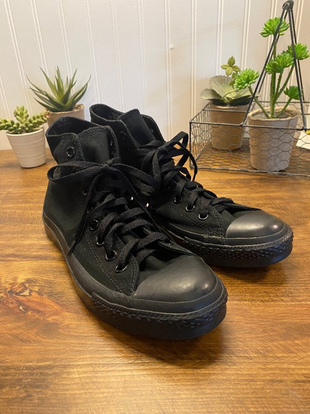 Converse - Chuck Taylor All Star - Black High Top Sneakers - Mens 9 / Womens 11